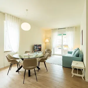 Domus - Ampia Residenza Filippini A Pochi Passi Dall'arena Italien